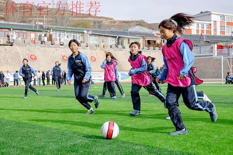 第九座玫瑰梦想球场落成 中国女足探营系列公益活动持续进行 第九座玫瑰梦想球场落成 中国女足探营系列公益活动持续进行